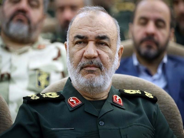 تقدیرفرمانده سپاه از نمایندگان مجلس تقدیرفرمانده سپاه از نمایندگان مجلس