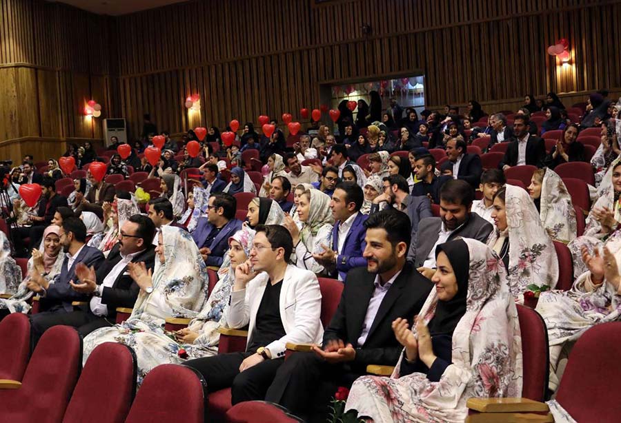 ازدواج بیش از 100 هزار زوج دانشجو در دانشگاه‌ها / 14 هزار زوج در سفر به مشهد شرکت کردند
