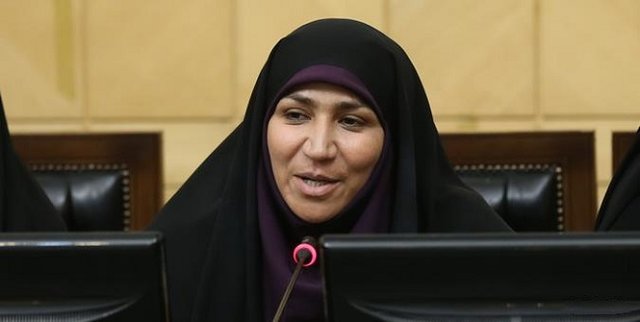 انتقاد نماینده نیشابور از تفاوت حقوق معلمان و پزشکان