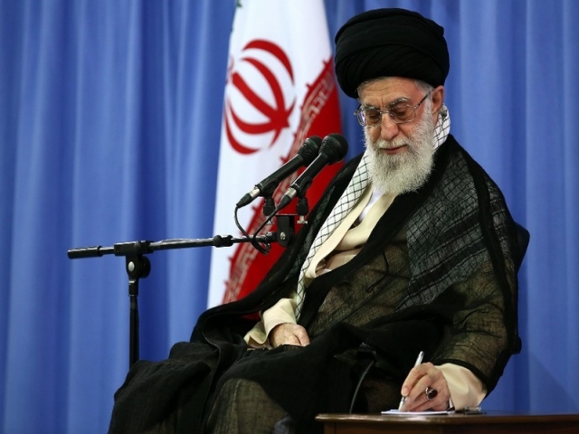 شعرهای خاصی که در حضور رهبر انقلاب خوانده شده اند شعرهای خاصی که در حضور رهبر انقلاب خوانده شده اند