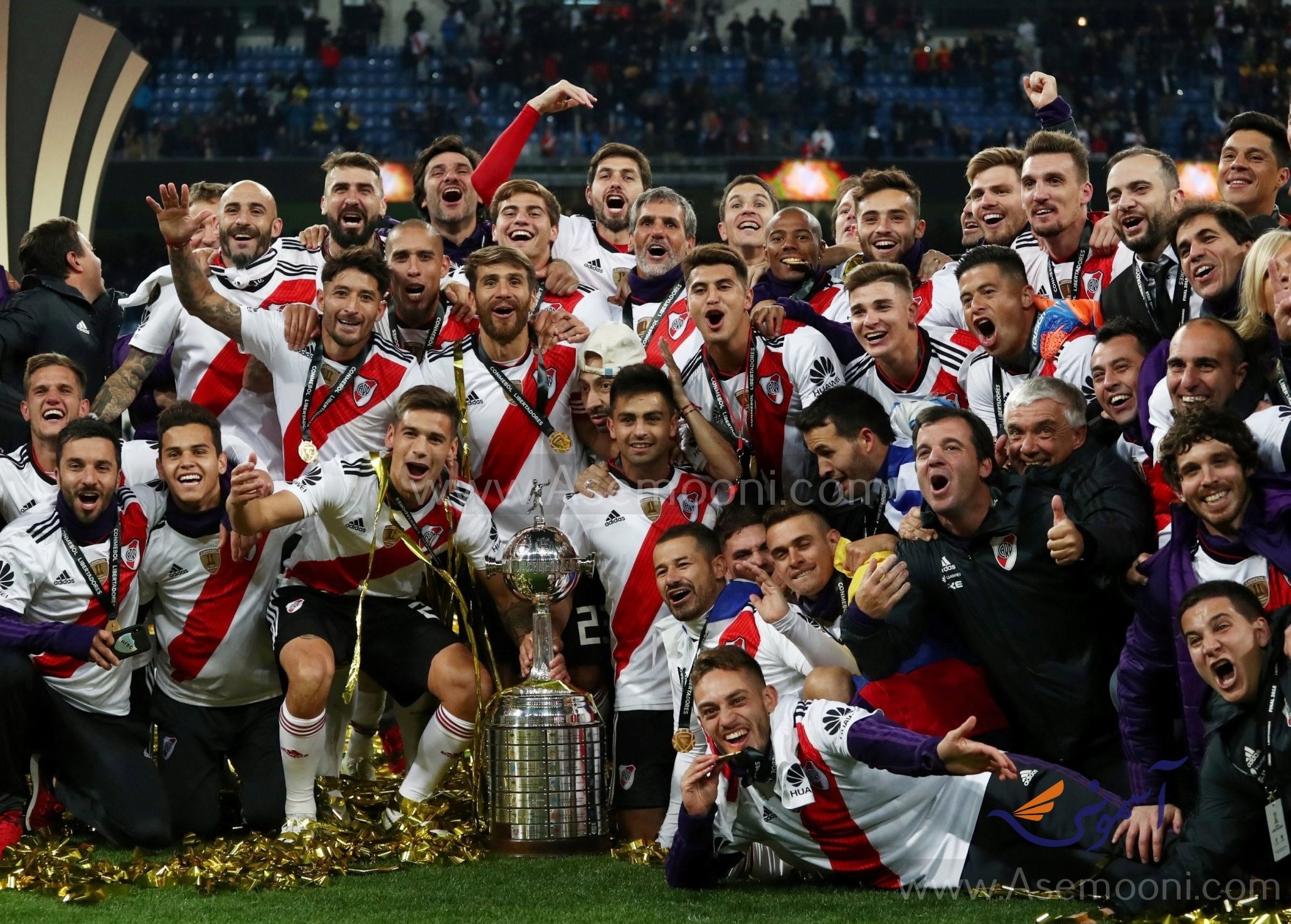 آشنایی با لوگوی تیمهای فوتبالی ؛ ریورپلاته ، نوار قرمز ، مرغ ها و شیر