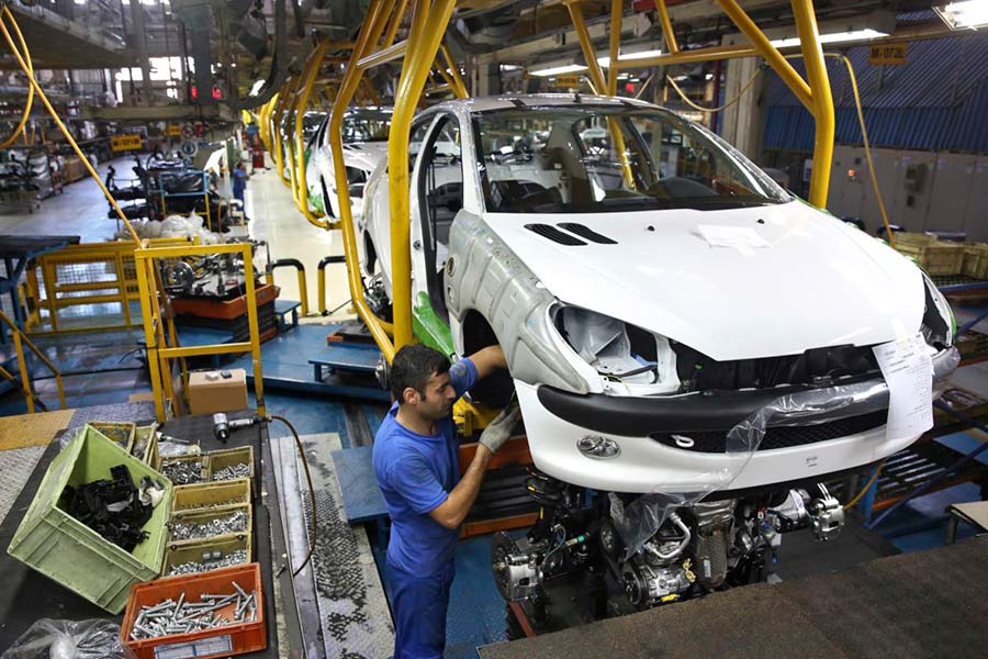 مجلس درباره قیمت خودرو جلسه غیر علنی تشکیل داد - The parliament convened a close meeting on car prices مجلس درباره قیمت خودرو جلسه غیر علنی تشکیل داد - The parliament convened a close meeting on car prices