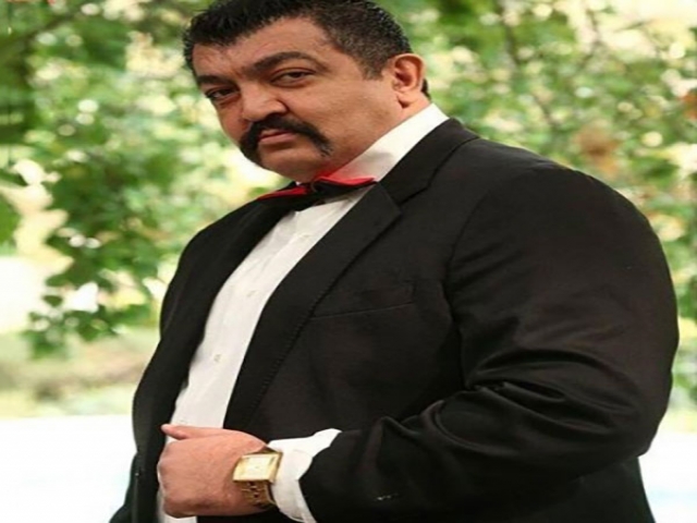 توضیح احمد ایراندوست درباره تیپ عجیب و نامتعارفش در یک مراسم توضیح احمد ایراندوست درباره تیپ عجیب و نامتعارفش در یک مراسم