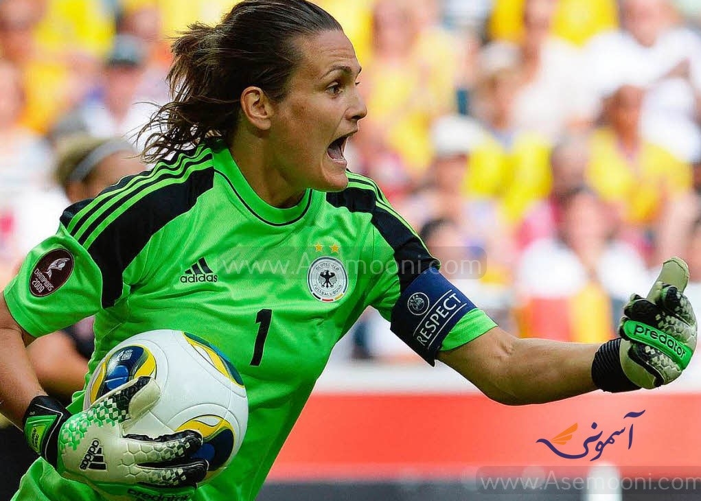 بیوگرافی نادینه آنگرر