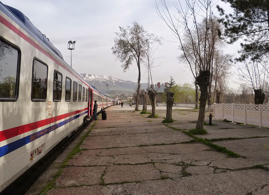 راه‌اندازی قطار تهران ـ آنکارا یک هفته به تعویق افتاد - Ankara-Tehran train was delayed one week