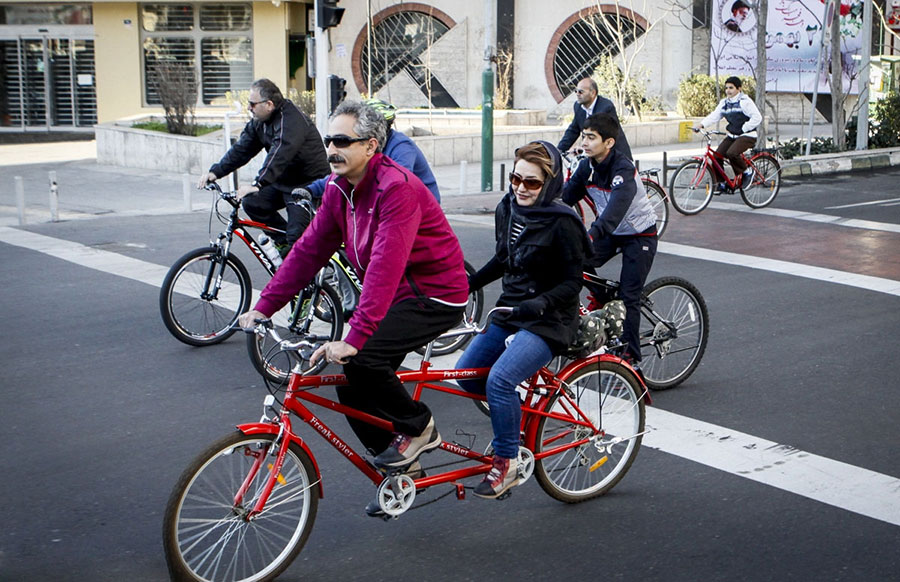 ورود و تردد دوچرخه در خط ویژه ممنوع است - Bicycle traffic on special lanes is prohibited