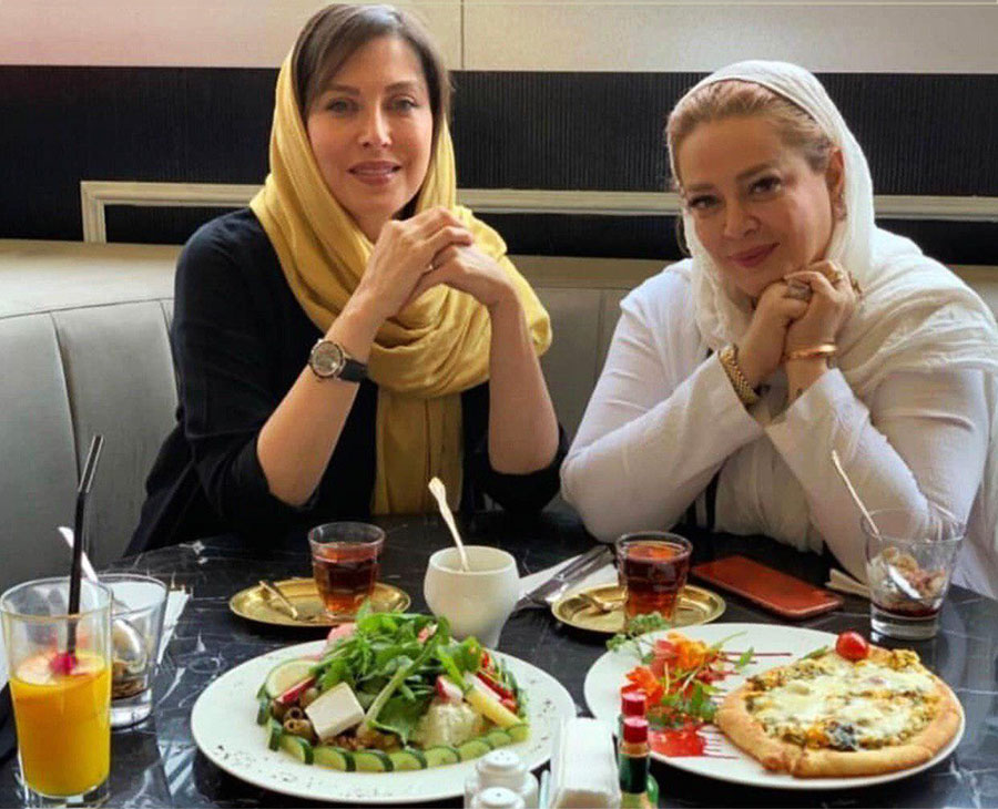 دورهمی بهاره رهنما به همراه مهتاب کرامتی دورهمی بهاره رهنما به همراه مهتاب کرامتی