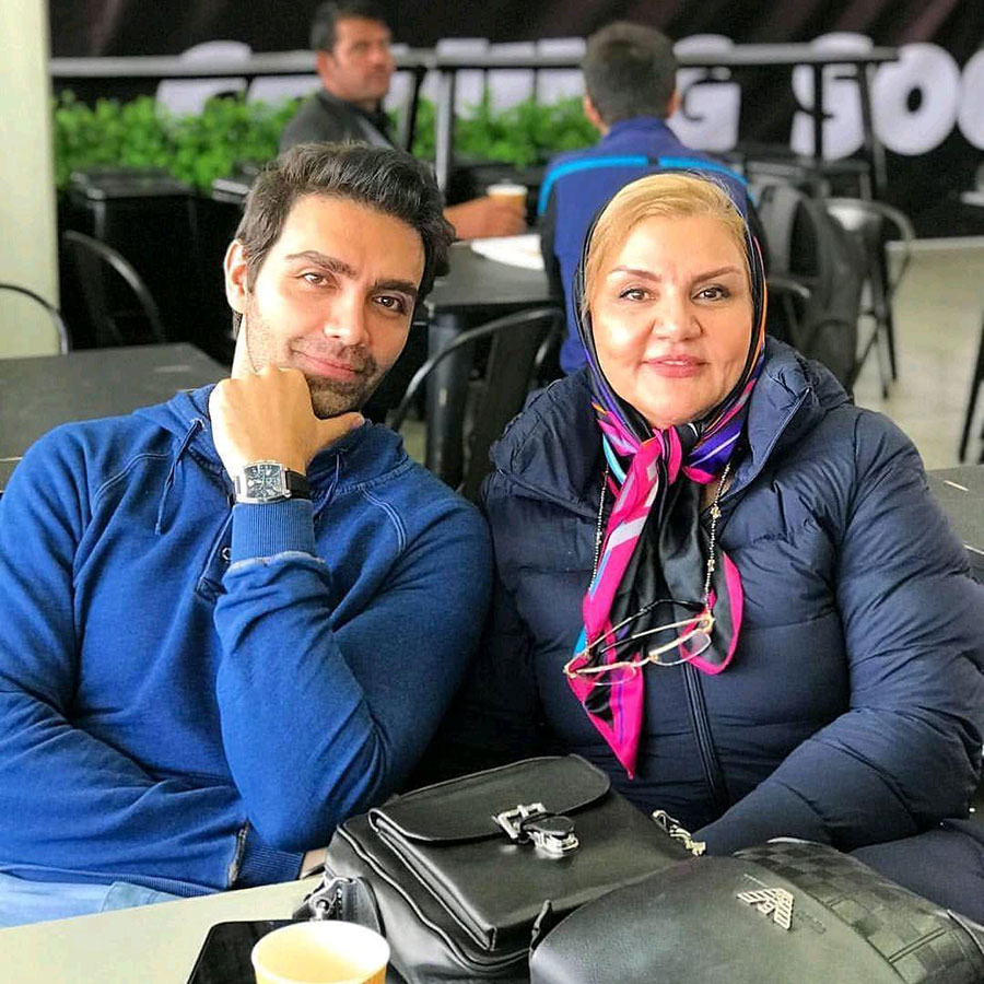 شهاب شادابی، سهیلِ سریال «بوی باران» در کنار مادرش