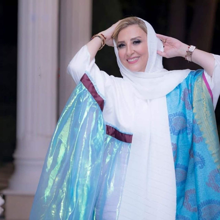 ژست جالب توجه مرجانه گلچین ژست جالب توجه مرجانه گلچین
