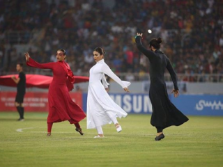 افتتاحیه جام غرب آسیا با چاشنی اجرای زنان !