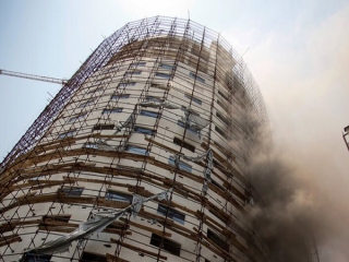 احتمال تخریب هتل آسمان شیراز وجود دارد / تمام هتل ها و خانه های اطراف تخلیه شدند