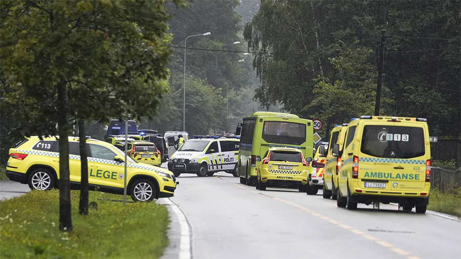 پلیس نروژ تیراندازی در مسجدی در این کشور را «اقدام تروریستی» خواند - Norwegian police have called the shooting at a mosque in the country a terrorist act پلیس نروژ تیراندازی در مسجدی در این کشور را «اقدام تروریستی» خواند - Norwegian police have called the shooting at a mosque in the country a terrorist act