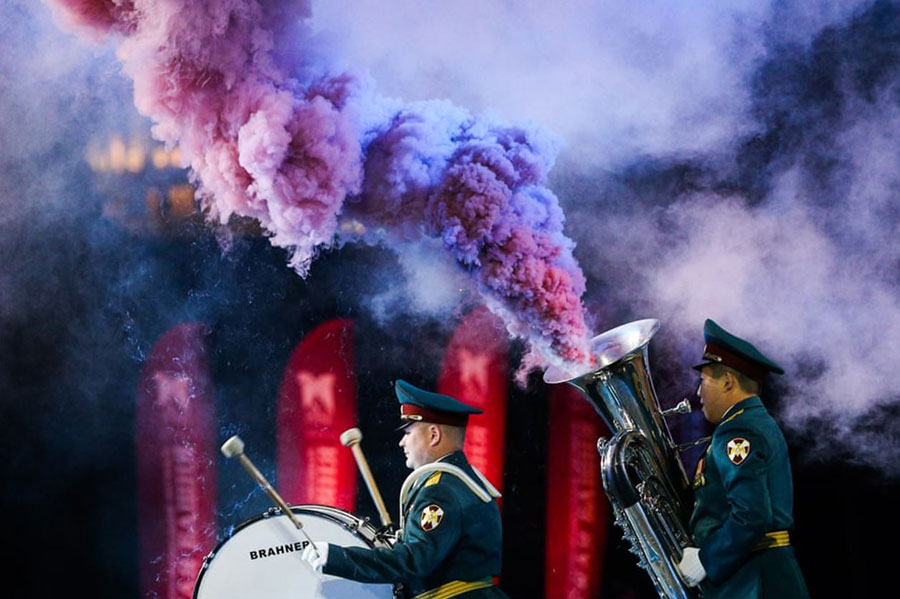 اجرای گروه موسیقی ارتش روسیه درجشنواره بین‌المللی موزیک نظامی در میدان سرخ مسکو
