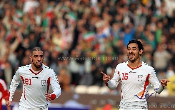 آشنایی با لوگوی تیمهای فوتبالی ؛ تیم ملی ایران ، یک توپ، یک پرچم و دیگر هیچ!