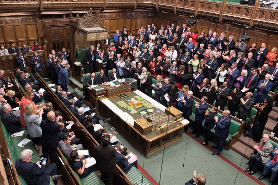پارلمان انگلیس تعلیق شد - British Parliament has been suspended