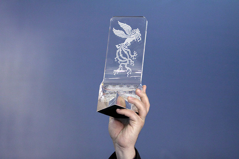 سیمرغ بلورین جشنواره فجر امسال در داخل تولید خواهد شد - Crystal Simorgh will be produced inside this year سیمرغ بلورین جشنواره فجر امسال در داخل تولید خواهد شد - Crystal Simorgh will be produced inside this year
