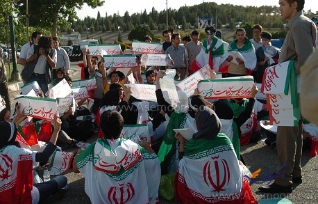 iranian-women-on-the-road-to-stadiums