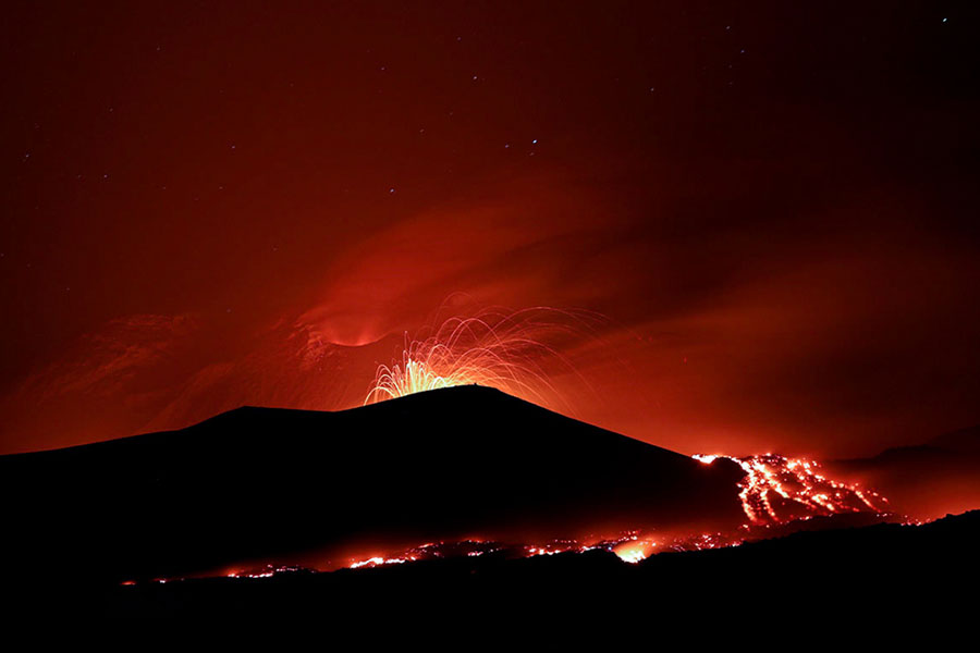 فوران کوه اتنا، فعال ترین آتشفشان اروپا، در سیسیل ایتالیا