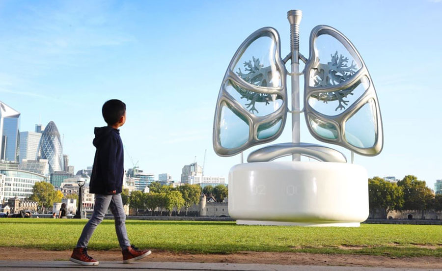 مجسمه‌ای از ریه انسان برای توجه دادن به موضوع آلودگی هوا در لندن