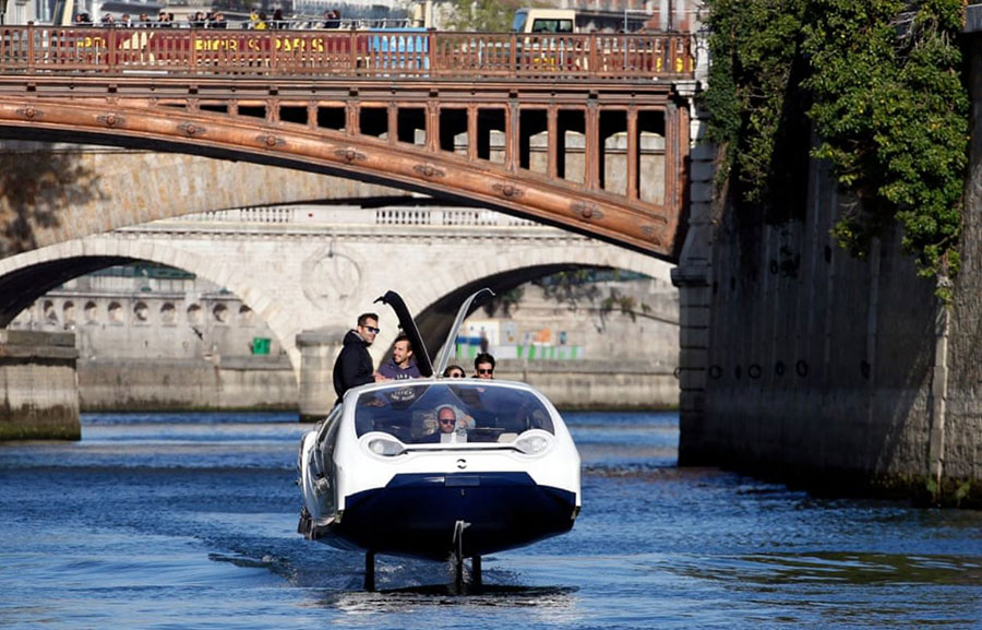 تاکسی‌های آبی بر روی رود سن در شهر پاریس