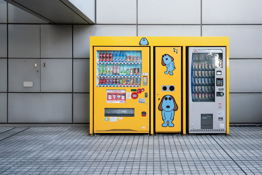 یک دستگاه خودکار فروش خوراکی در شهر توکیو ژاپن