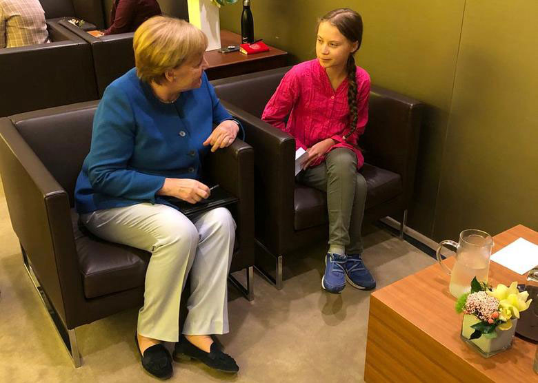 گپ و گفت آنگلا مرکل صدراعظم آلمان با گرتا تونبرگ فعال نوجوان سوئدی محیط زیست در حاشیه کنفرانس اقدام تغییرات اقلیمی رهبران جهان در سازمان ملل