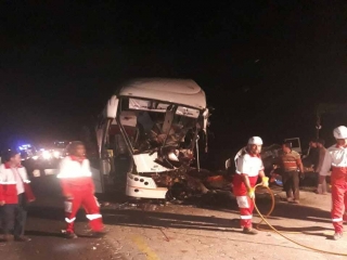 تصادف اتوبوس و کامیون 17 مصدوم برجای گذاشت