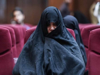 تذکر قاضی مسعودی به شبنم نعمت زاده : حجابتان طوری باشد که بتوانید صحبت کنید و ما هم بشنویم