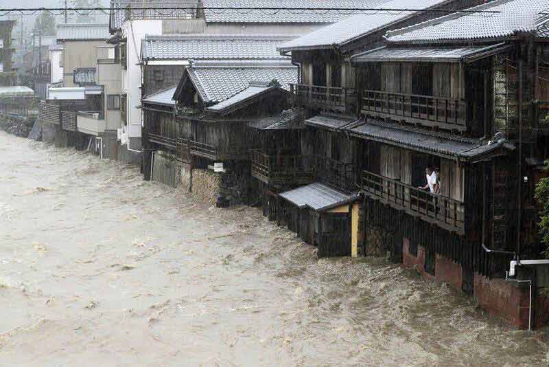 بارش شدید باران همزمان با نزدیک شدن طوفان هاگیبیس به ژاپن