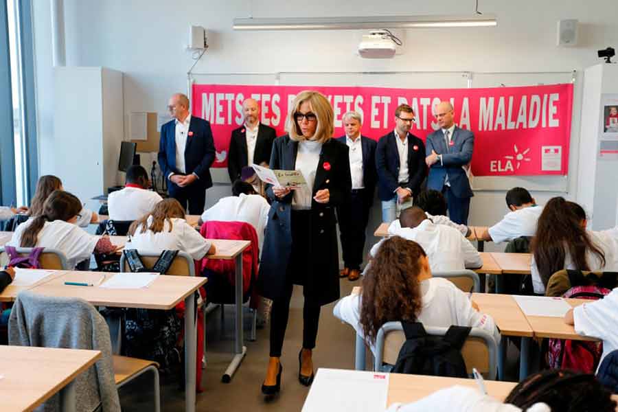 حضوربریژیت ماکرون بانوی اول فرانسه در کلاس درسی در پاریس در حمایت از کارزار آگاهی بخشی انجمن اروپایی سرطان خون