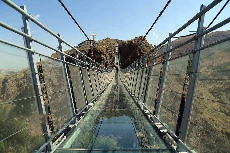 پل معلق تمام شیشه در شهرستان «هیر» اردبیل