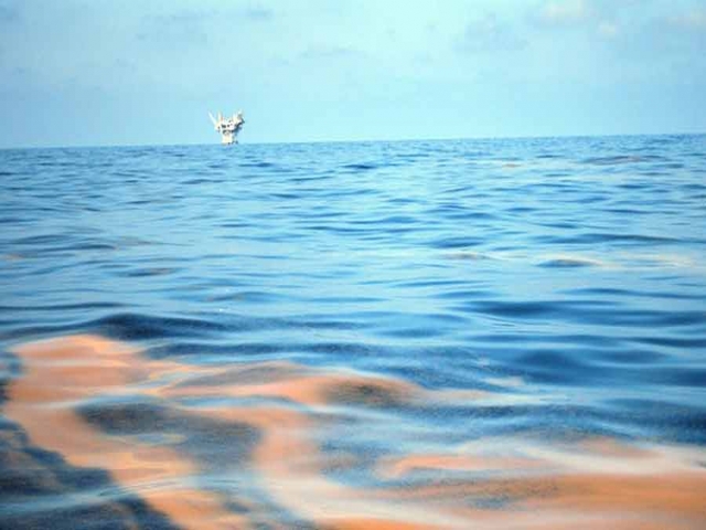 رویت لکه نفتی 15 مایلی در آب‌های خلیج فارس