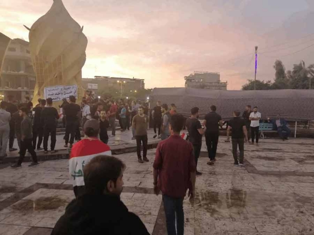 تجمع در برابر کنسولگری ایران در کربلا