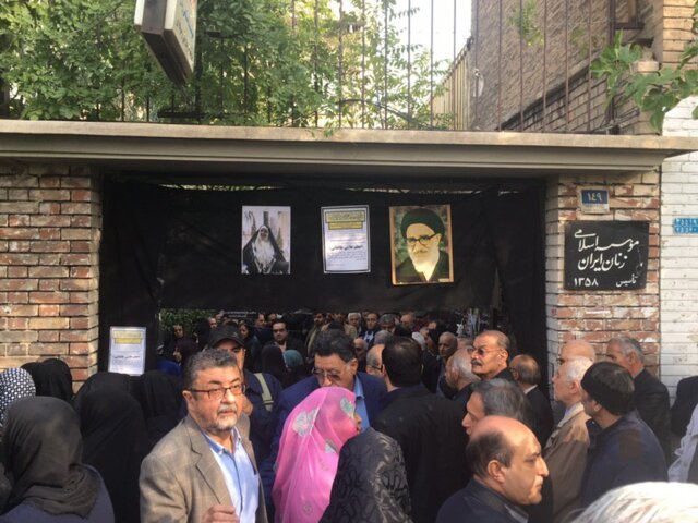 مراسم تشییع پیکر اعظم طالقانی برگزار شد - The funeral of the Supreme Taleghani was held مراسم تشییع پیکر اعظم طالقانی برگزار شد - The funeral of the Supreme Taleghani was held