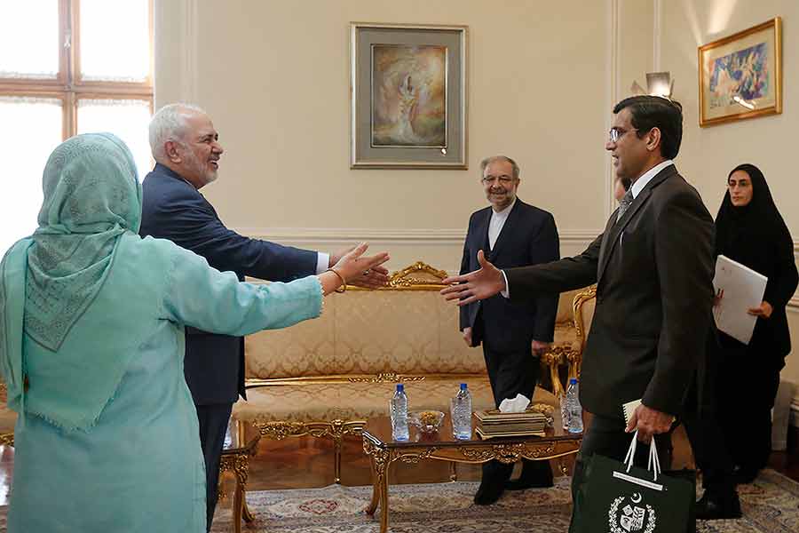 دیدار خداحافظی سفیر پاکستان با ظریف دیدار خداحافظی سفیر پاکستان با ظریف