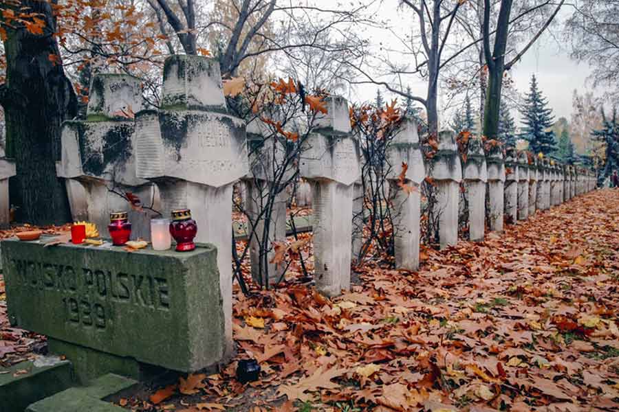 زیباترین قبرستانهای دنیا - گورستان نظامی در ورشو - لهستان