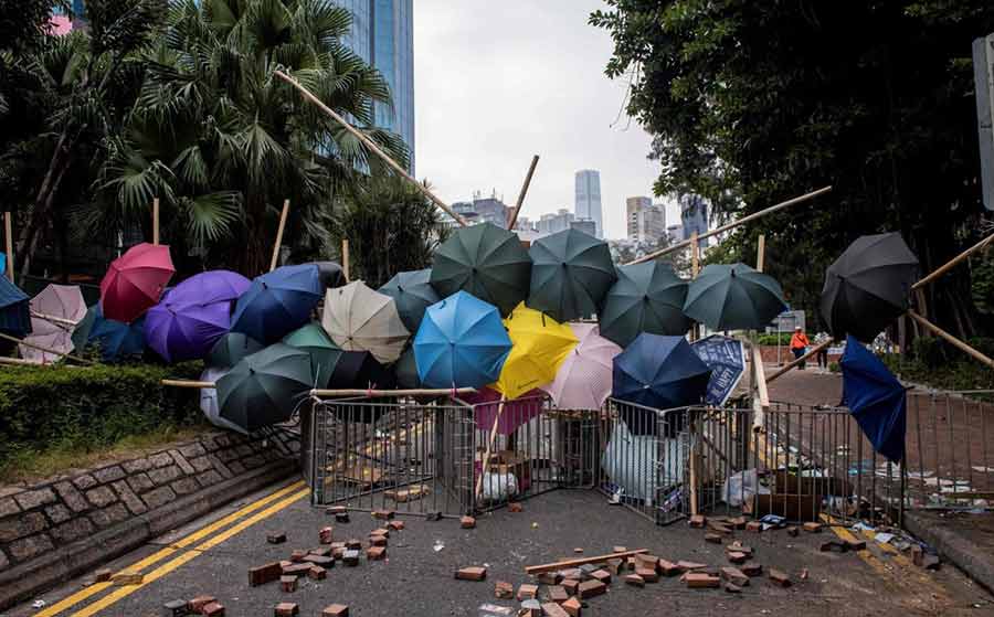 سنگر ساخته شده با چتر در هنگ کنگ