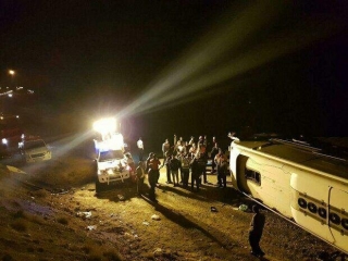 واژگونی اتوبوس در پاکدشت با 4 کشته