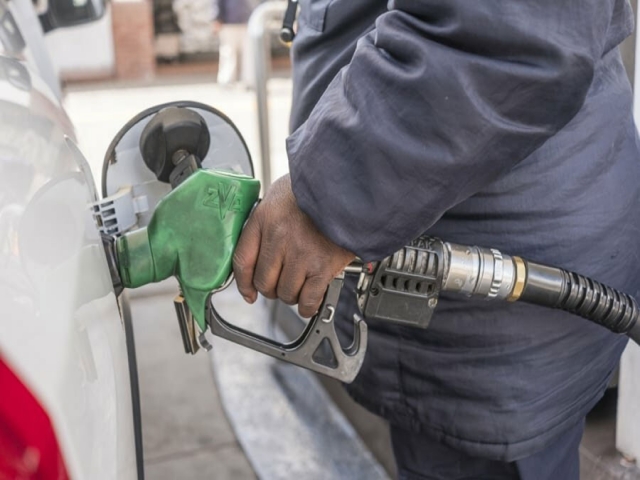ماجرای کم شدن بنزین از کارت‌های سوخت صحت دارد؟