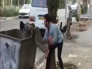عاملان آزار کودک زباله‌گرد تسلیم پلیس شدند