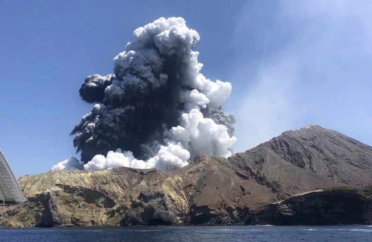 قربانیان فوران آتشفشان در نیوزیلند افزایش یافت - Victims of volcanic eruptions in New Zealand increased قربانیان فوران آتشفشان در نیوزیلند افزایش یافت - Victims of volcanic eruptions in New Zealand increased