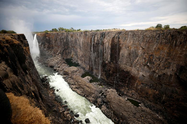 بلایی که خشکسالی طولانی بر سر آبشار ویکتوریا در کشور آفریقایی زیمبابوه آورده است