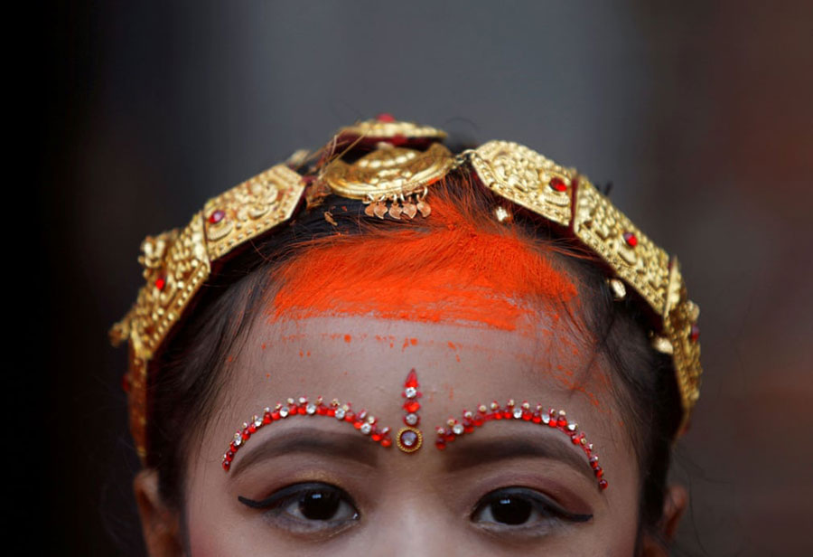 یک دختر هندو در مراسم مذهبی در نپال