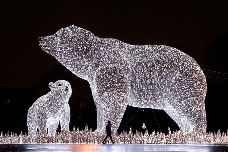مجسمه های نوری خرس های قطبی در مسکو