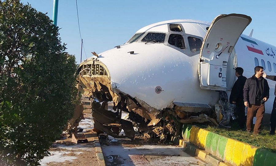 دو مسافر در حادثه هواپیمای تهران – ماهشهر مصدوم شدند - Two passengers were injured in Tehran-Mahshahr plane crash