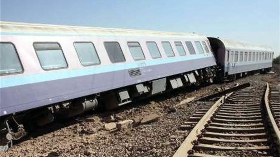 خروج قطار زاهدان تهران از ریل بدون تلفات - Zahedan Tehran train derail leaves no death