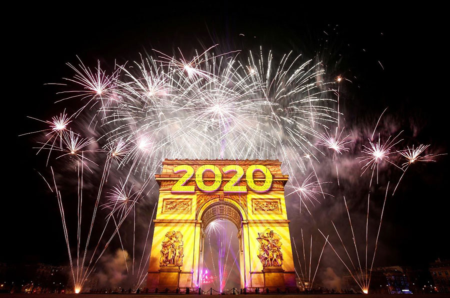 جشن و آتش‌بازی هنگام تحویل سال 2020 در شهرهای پاریس، برلین و نیویورک