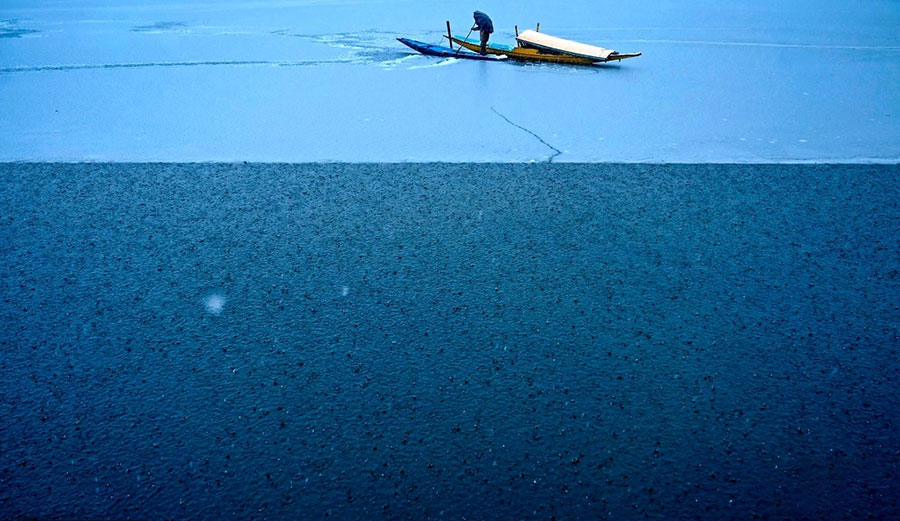 دریاچه دال کشمیر در هنگام بارش برف