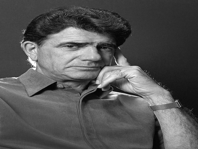 استاد شجریان بدون دستگاه نفس میکشد استاد شجریان بدون دستگاه نفس میکشد