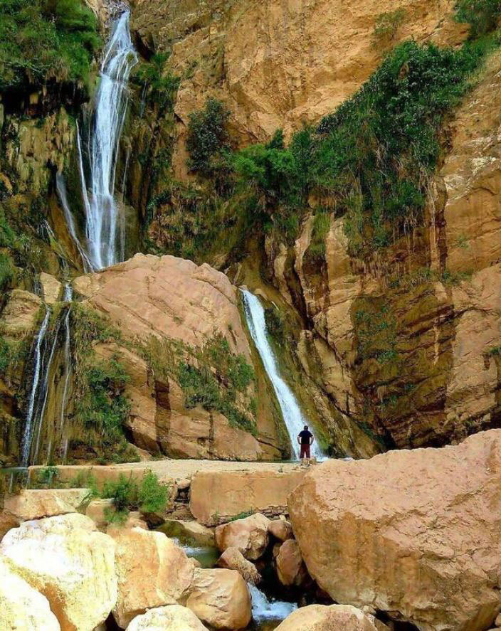 آبشار زیبای نوژیان که در نزدیکی شهر خرم‌آباد